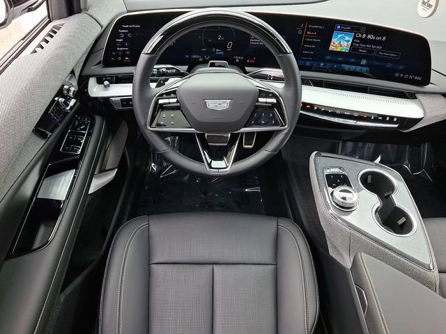 Certified 2025 Cadillac Optiq Luxury 2 w/ LPO, Floor Liner Package AWD/4WD image 10