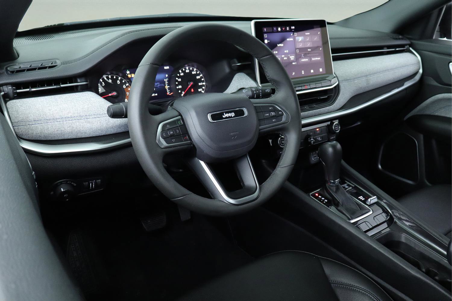 Used 2024 Jeep Compass Latitude image 35