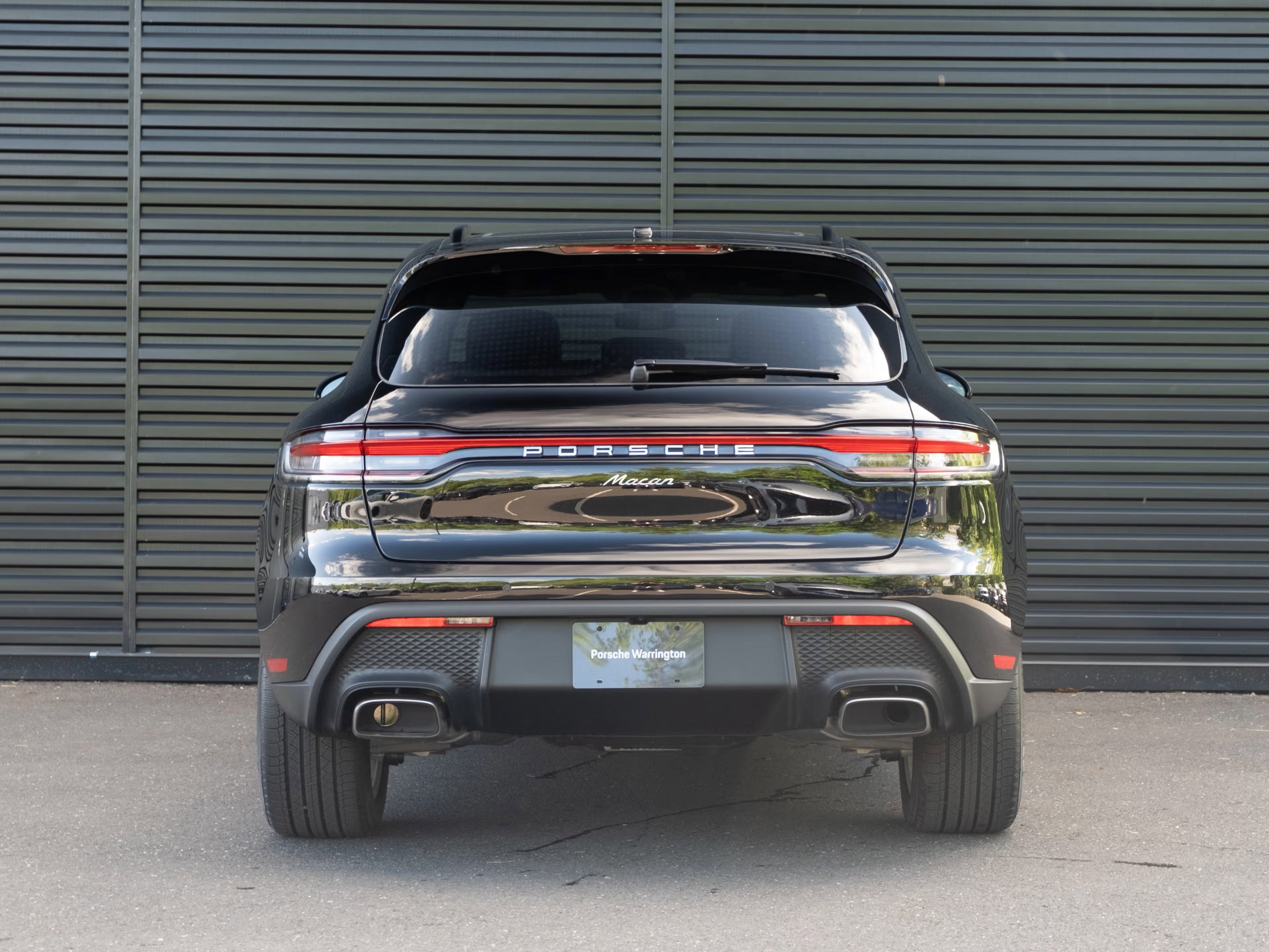 Certified 2025 Porsche Macan image 7