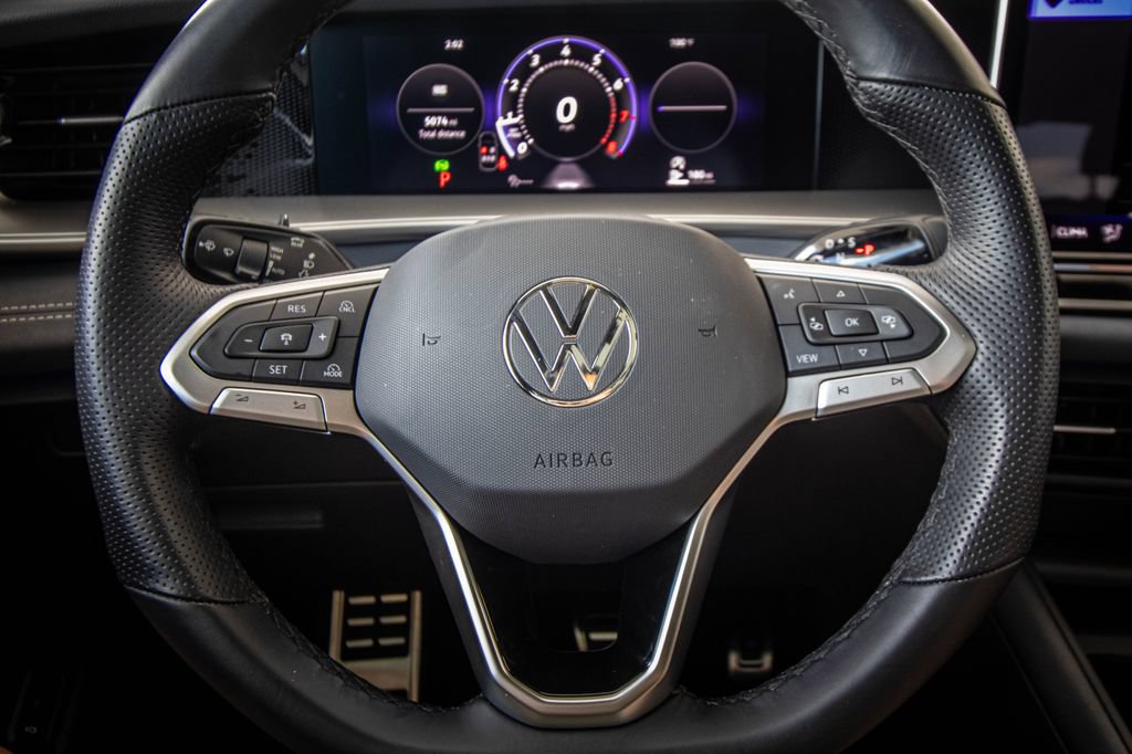 Certified 2026 Volkswagen Tiguan SE R-Line FWD image 33