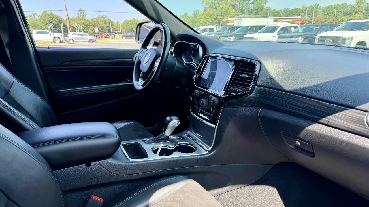 Used 2019 Jeep Grand Cherokee Altitude AWD/4WD image 11