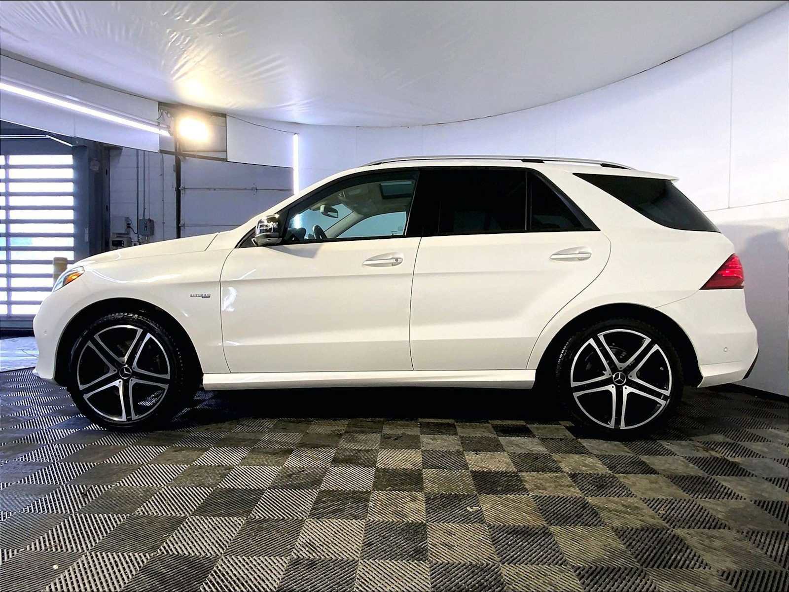 Used 2019 Mercedes-Benz GLE 43 AMG 4MATIC image 2