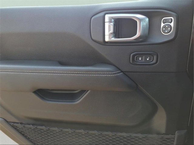 Used 2021 Jeep Gladiator Overland image 16