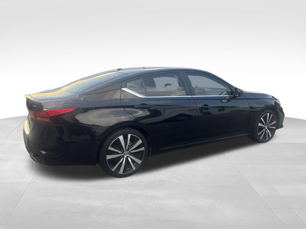 Used 2021 Nissan Altima 2.5 SR w/ SR Premium Package FWD image 4