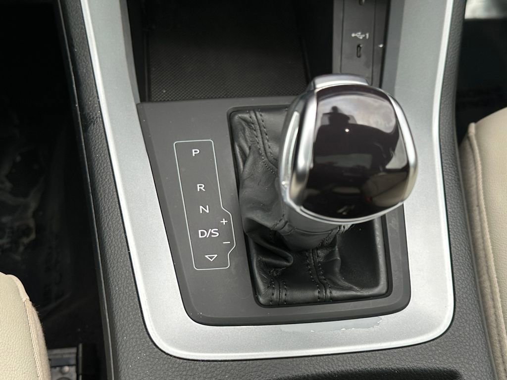 Used 2022 Audi Q3 2.0T Premium w/ Convenience Package image 17