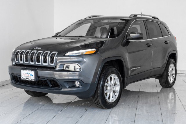 Used 2016 Jeep Cherokee Latitude AWD/4WD image 4