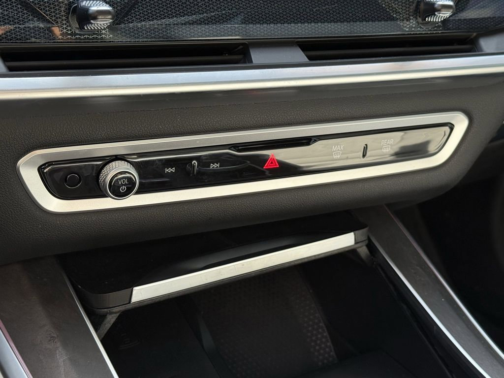 Used 2025 BMW X5 sDrive40i w/ M Sport Package image 28