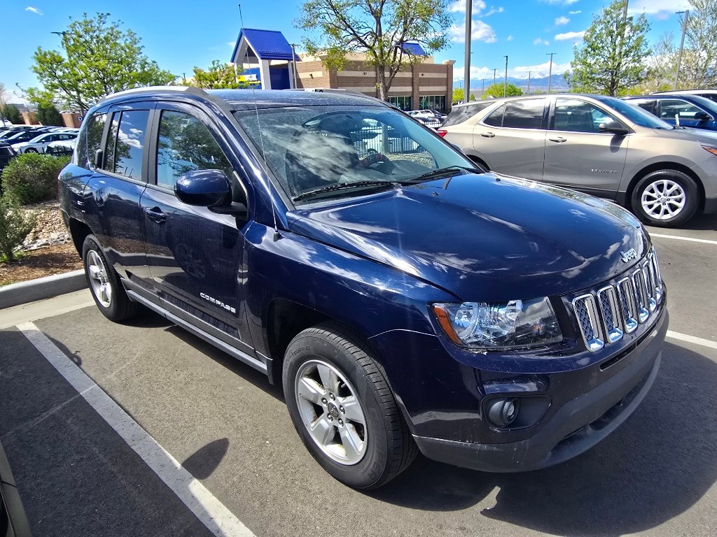 Used 2017 Jeep Compass Latitude FWD image 15