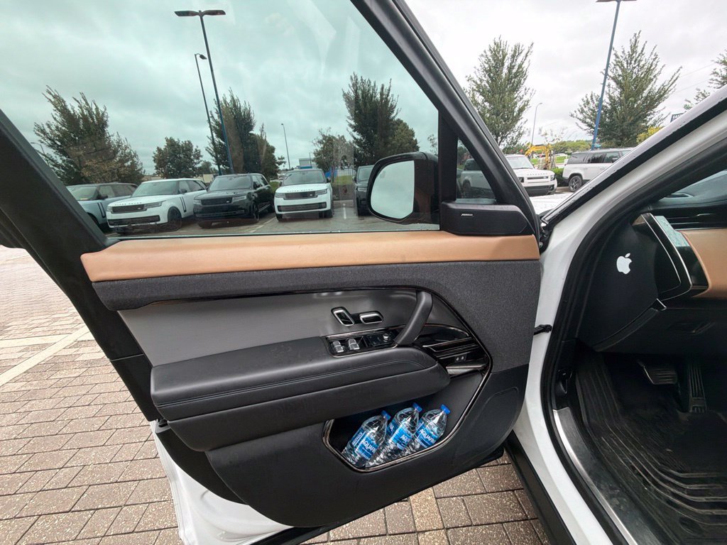 Used 2024 Land Rover Range Rover Sport Dynamic SE AWD/4WD image 13