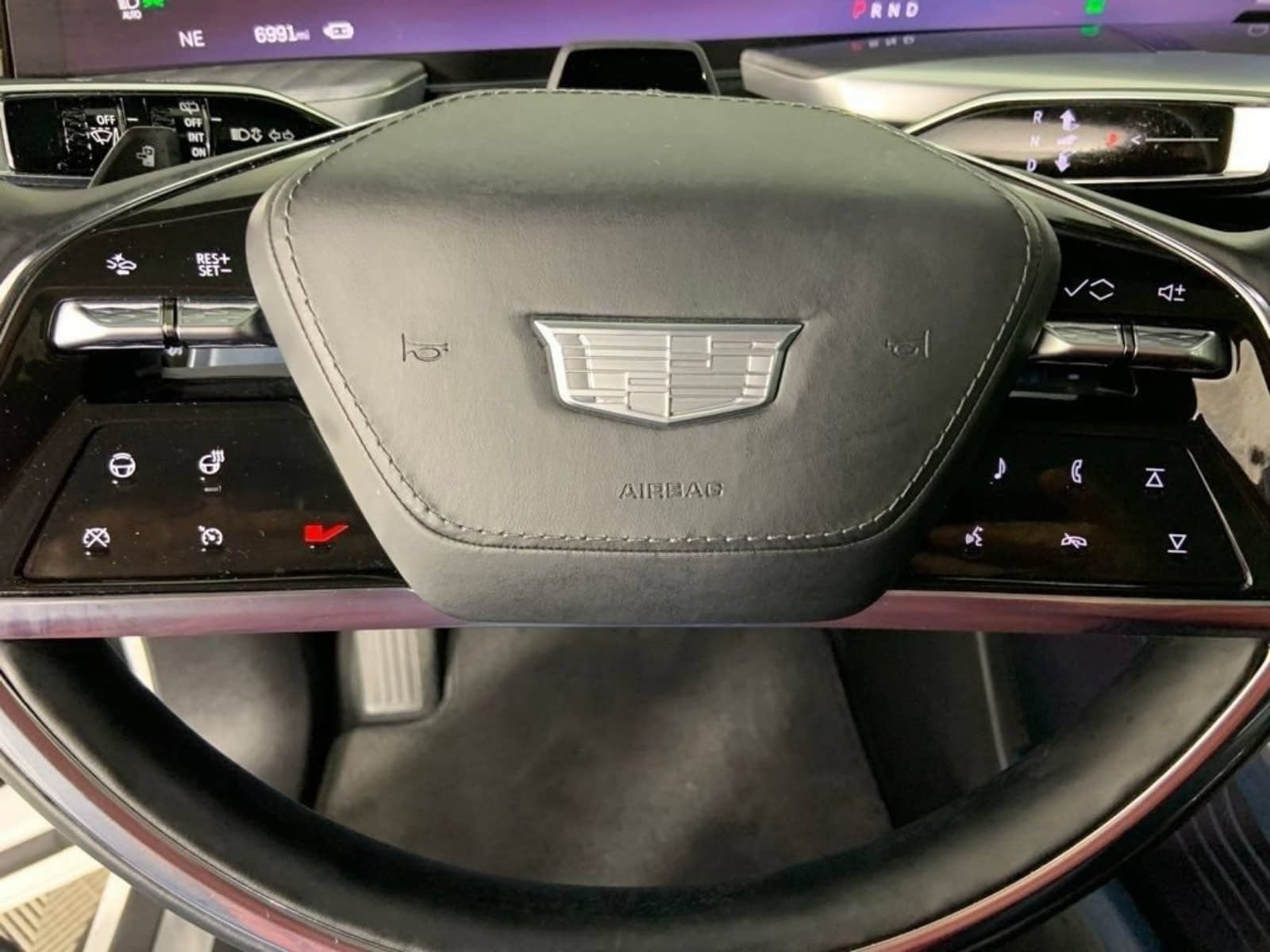 Used 2025 Cadillac Escalade IQ Luxury 2 AWD/4WD image 37