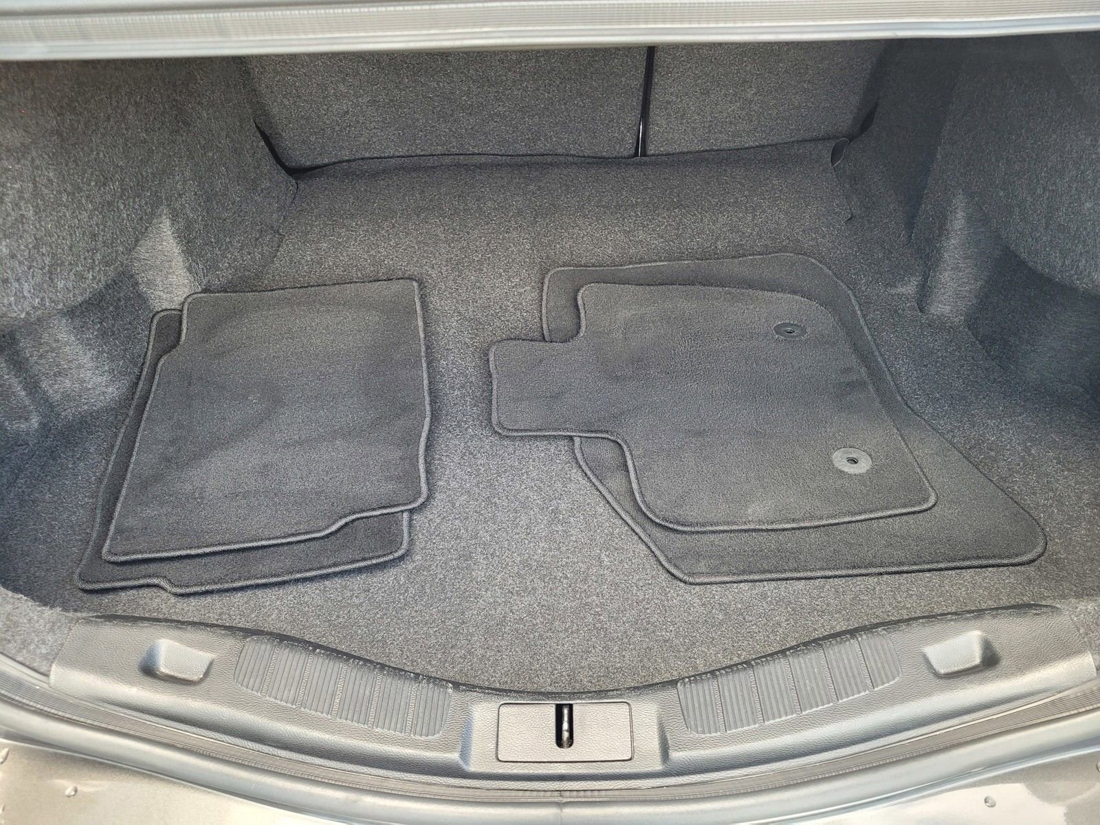 Used 2017 Ford Fusion SE w/ Fusion SE Technology Package image 29