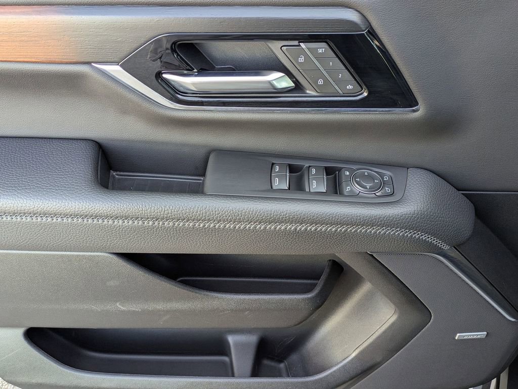 Used 2025 GMC Yukon Denali image 5