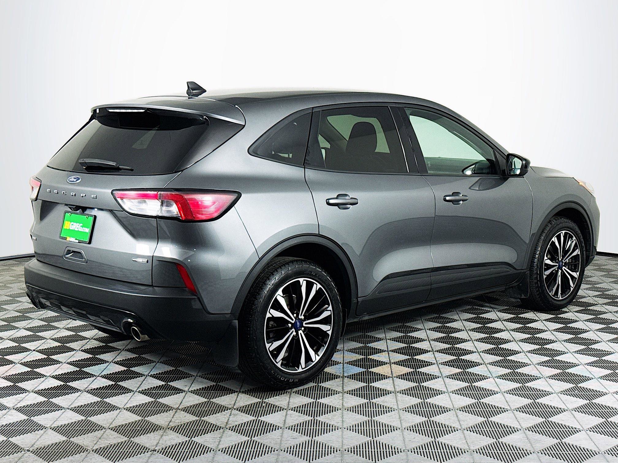 Used 2022 Ford Escape SE w/ SE Sport Appearance Package image 10