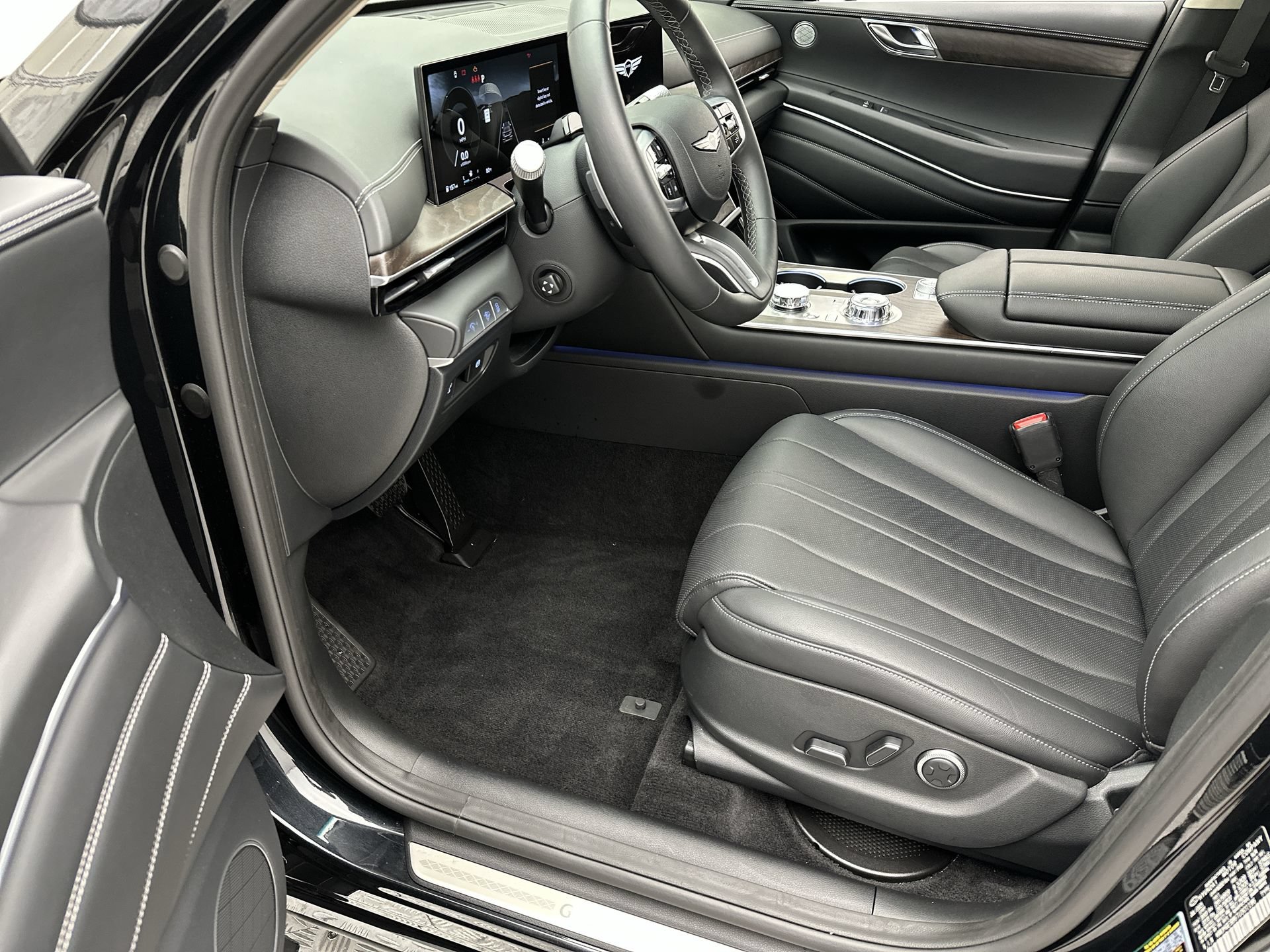 Certified 2026 Genesis GV80 2.5T Select AWD/4WD image 11