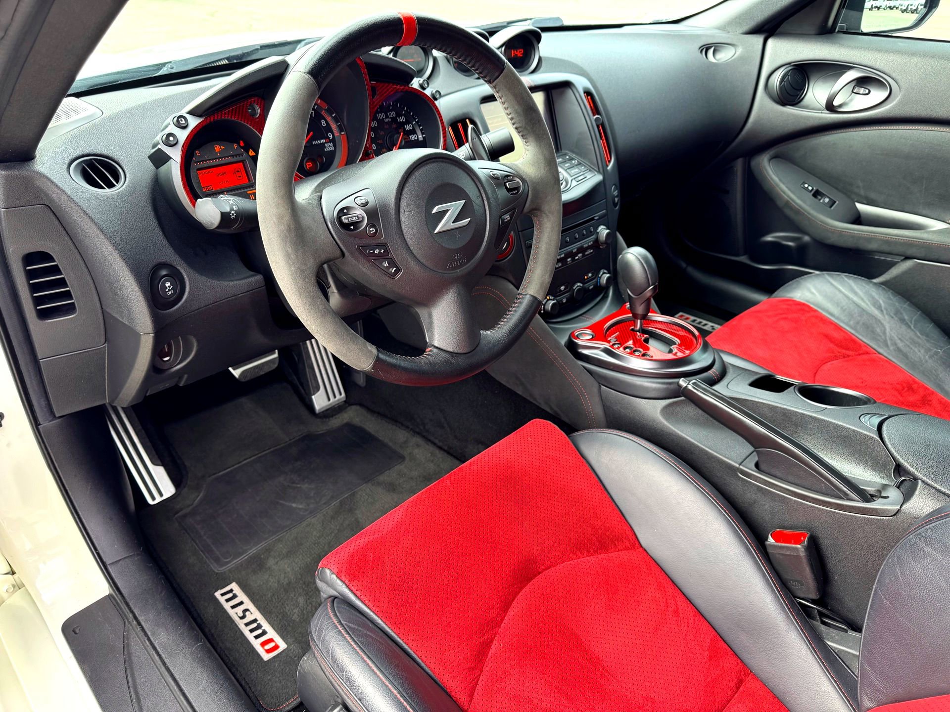 Used 2017 Nissan 370Z NISMO image 22