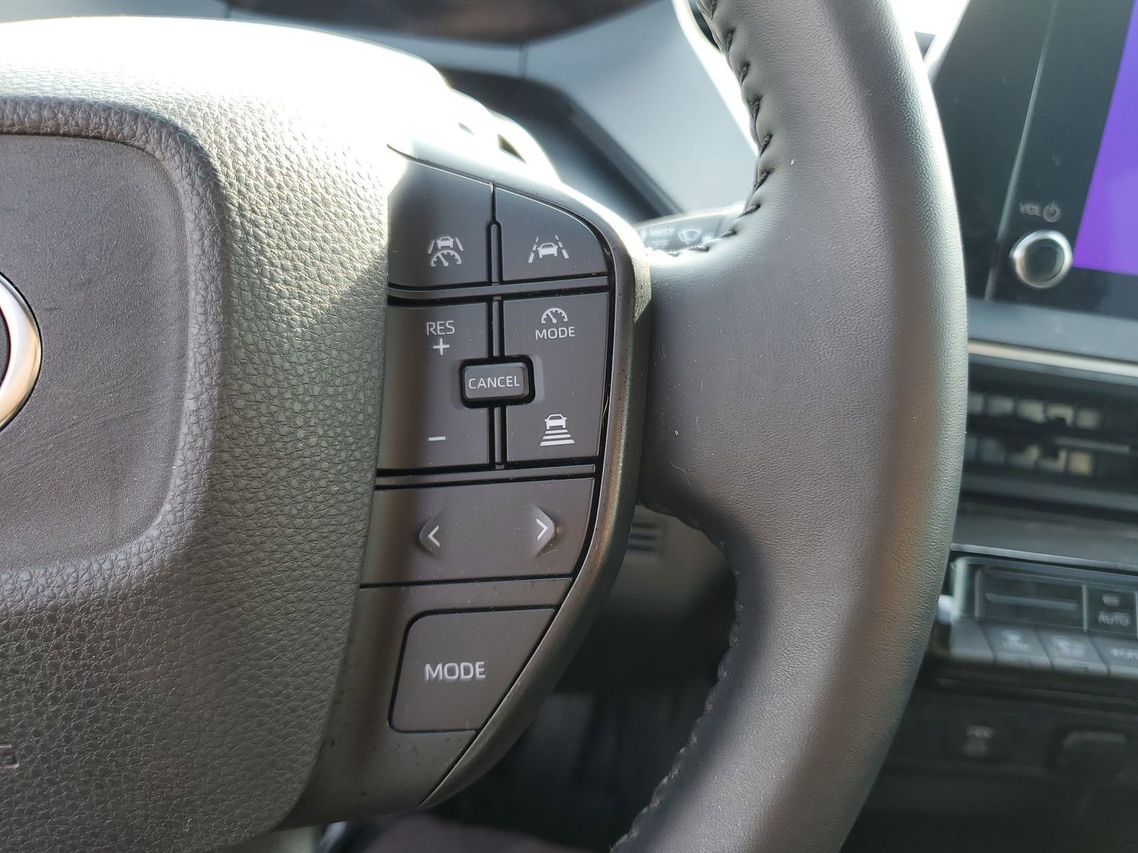 Used 2025 Toyota Prius LE image 20