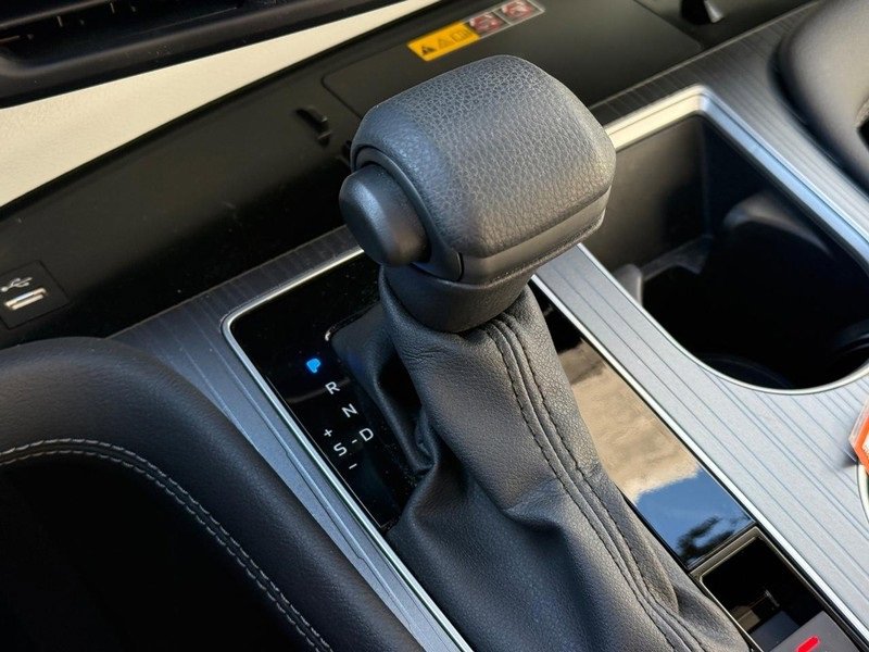 Used 2025 Toyota Sienna LE image 28