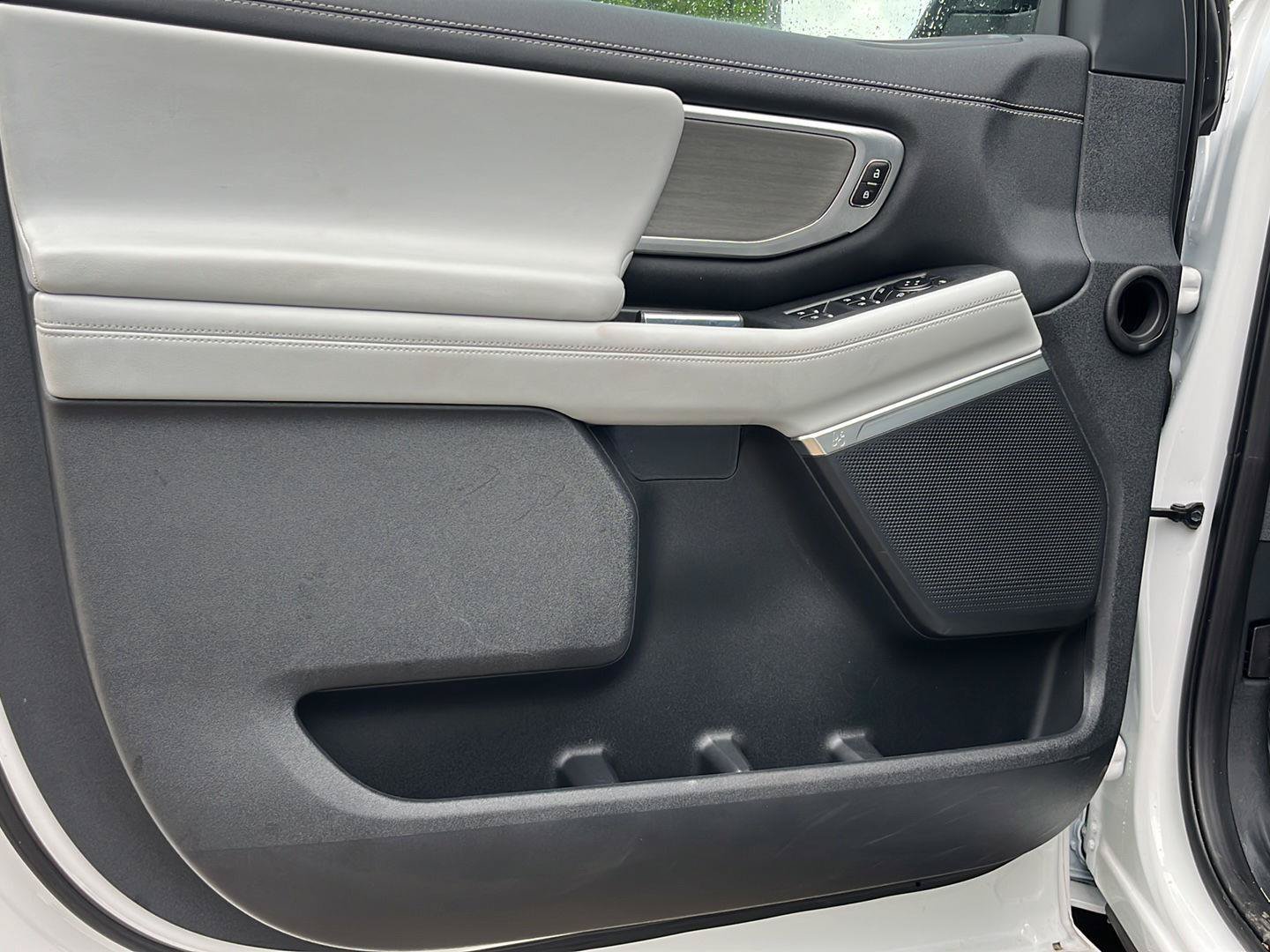 Certified 2025 Ford Expedition Max Platinum AWD/4WD image 12