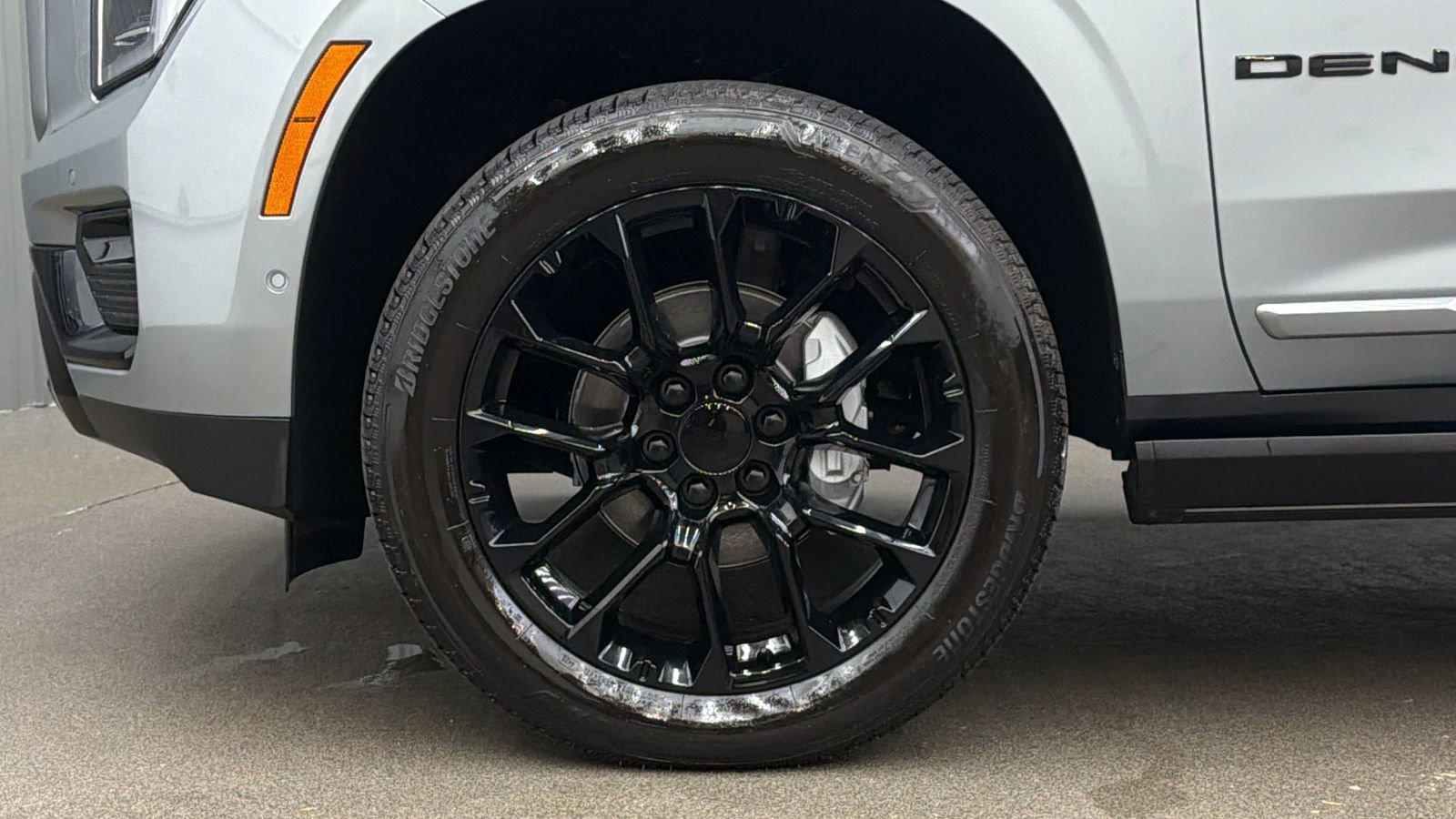 Used 2026 GMC Yukon Denali w/ Sun & Power Step Package AWD/4WD image 10