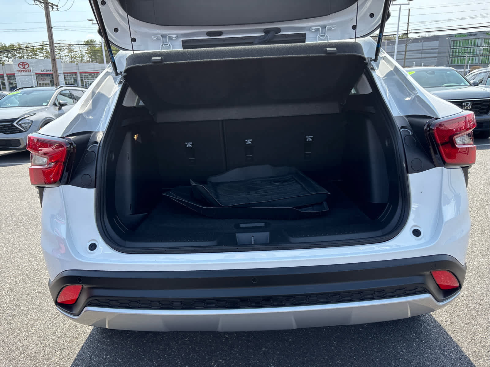 Certified 2024 Chevrolet Trax LT w/ Driver Confidence Package image 25