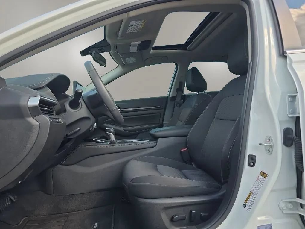 Used 2024 Nissan Altima 2.5 SV w/ SV Premium Package FWD image 14
