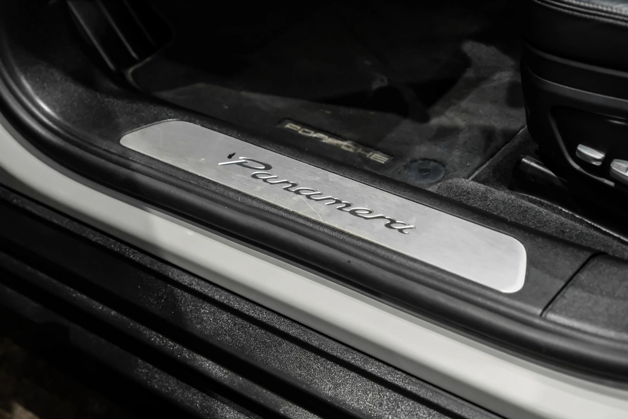 Used 2018 Porsche Panamera 4 AWD/4WD image 35