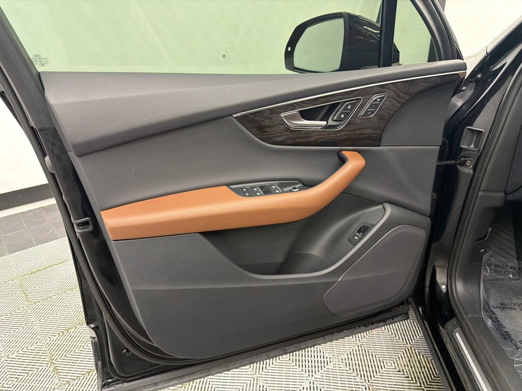 Used 2021 Audi Q7 2.0T Premium w/ Convenience Package image 11