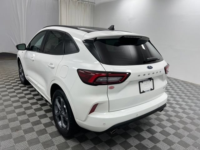 Used 2023 Ford Escape ST-Line w/ Tech Pack #1 AWD/4WD image 6