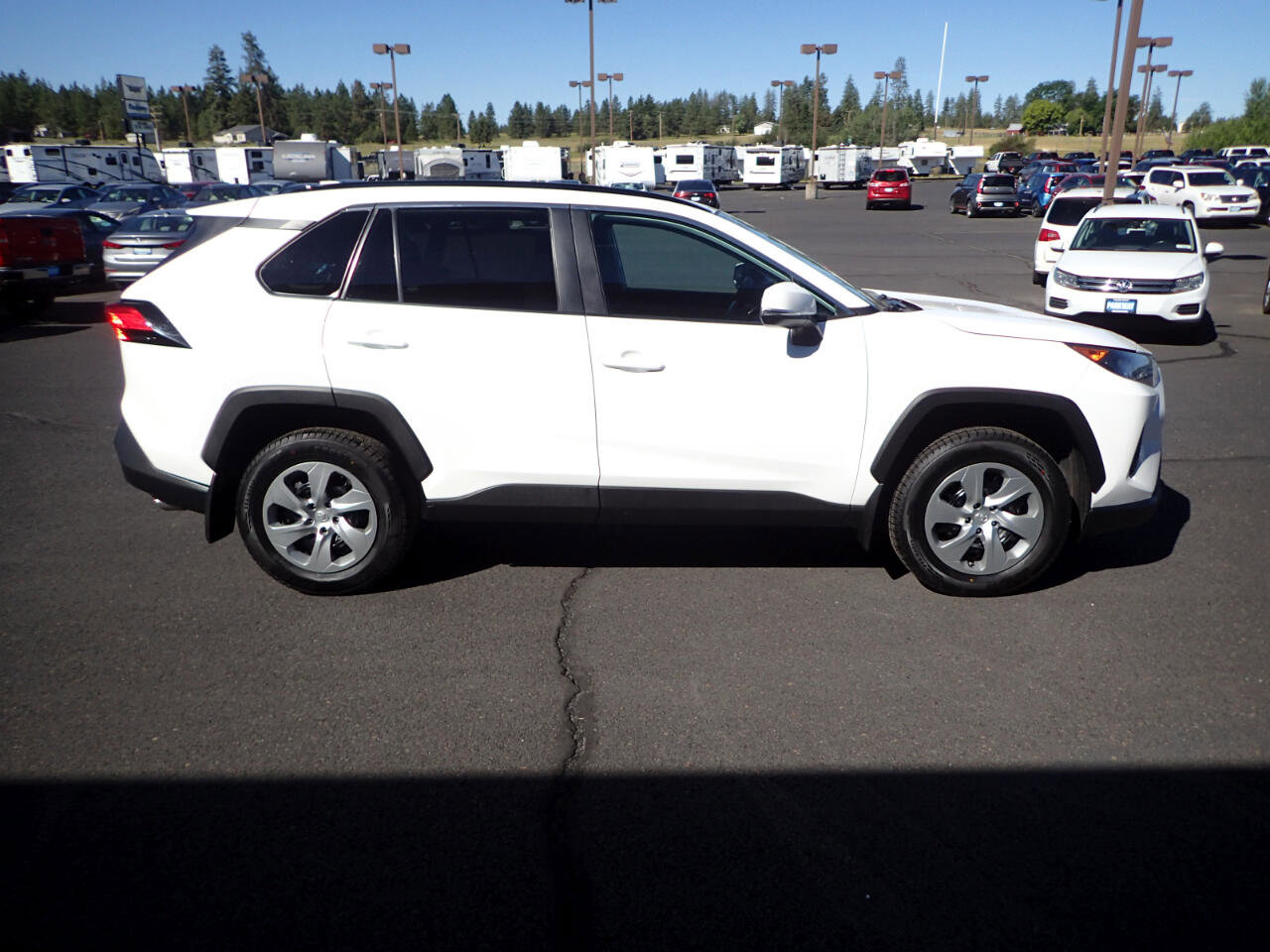 Used 2021 Toyota RAV4 LE image 6