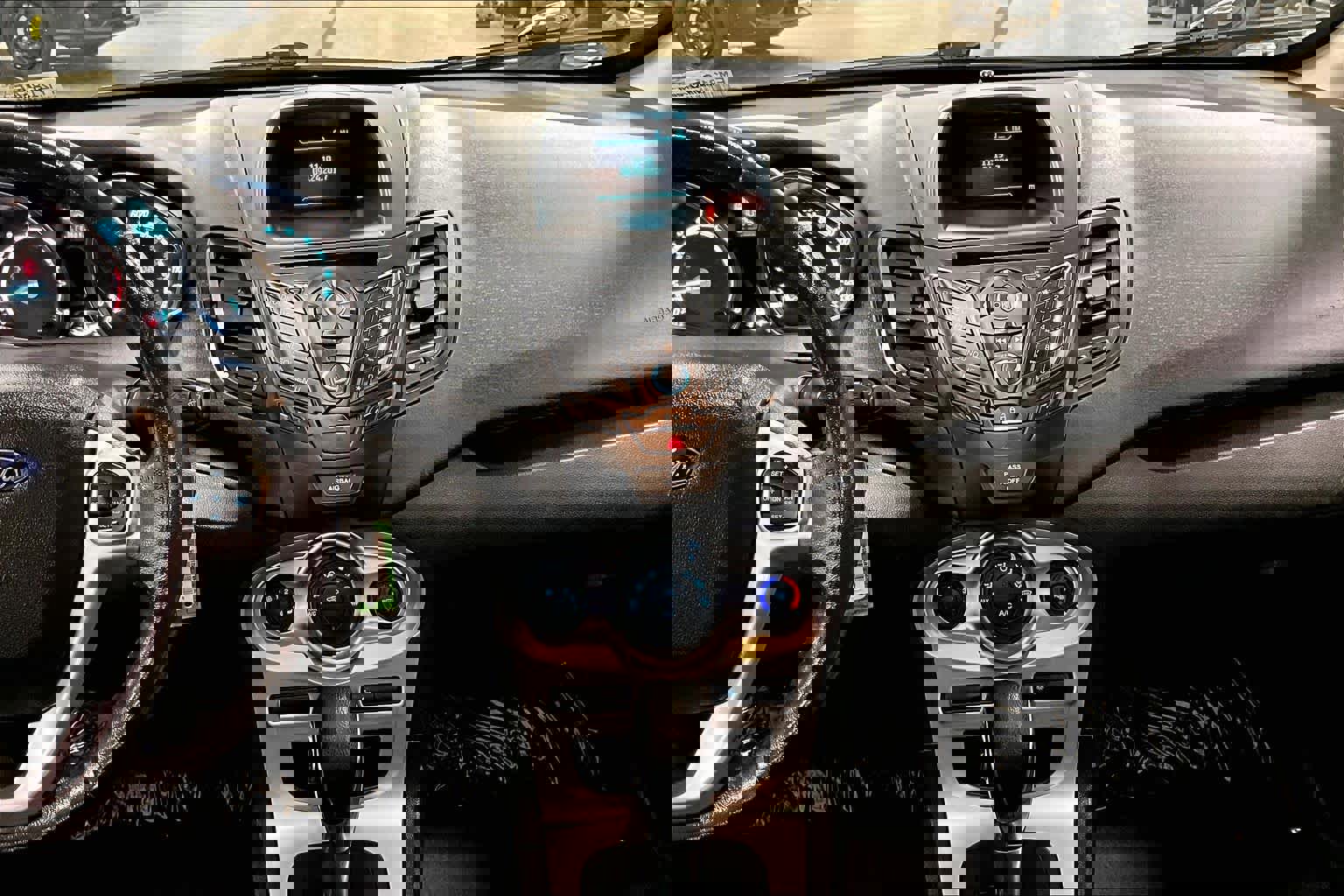 Used 2015 Ford Fiesta SE image 6