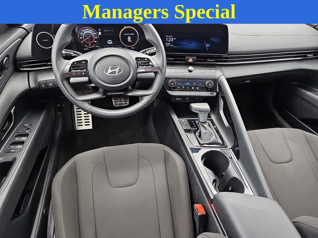 Certified 2025 Hyundai Elantra SEL FWD image 10
