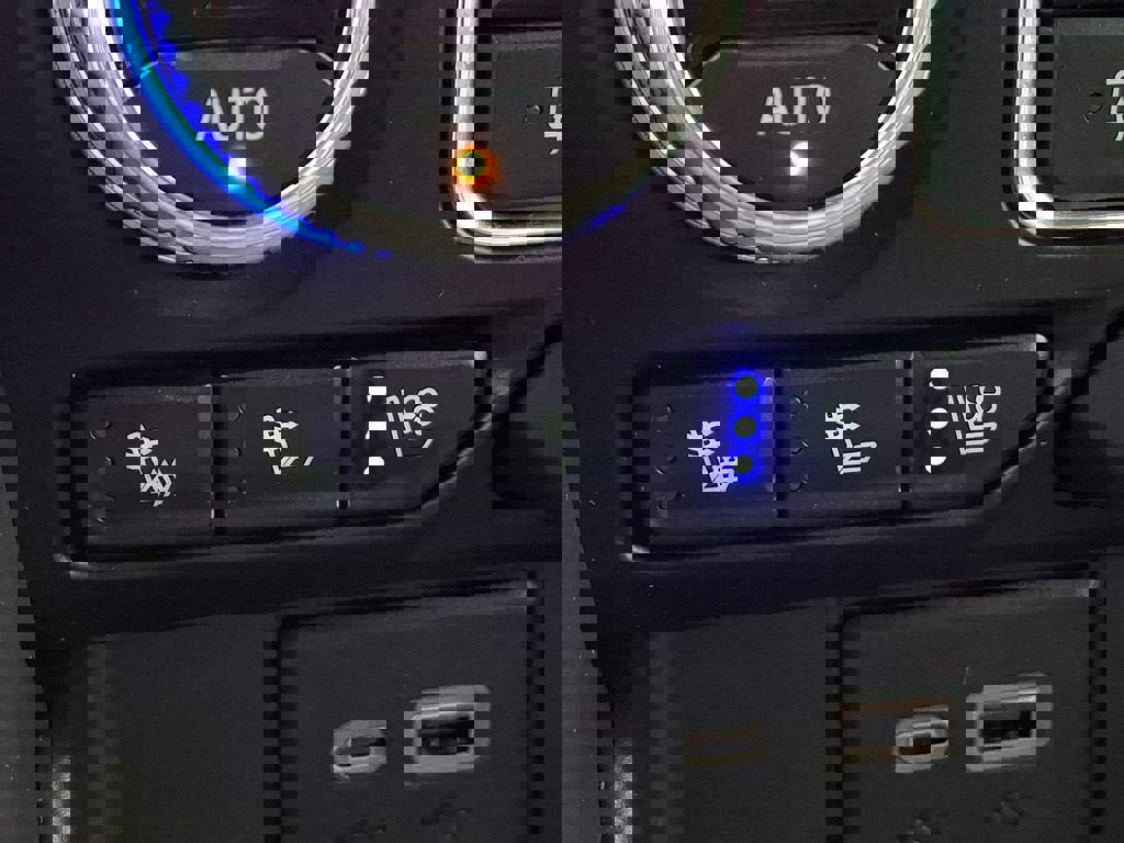 Certified 2024 GMC Yukon SLT w/ SLT Luxury Package image 24