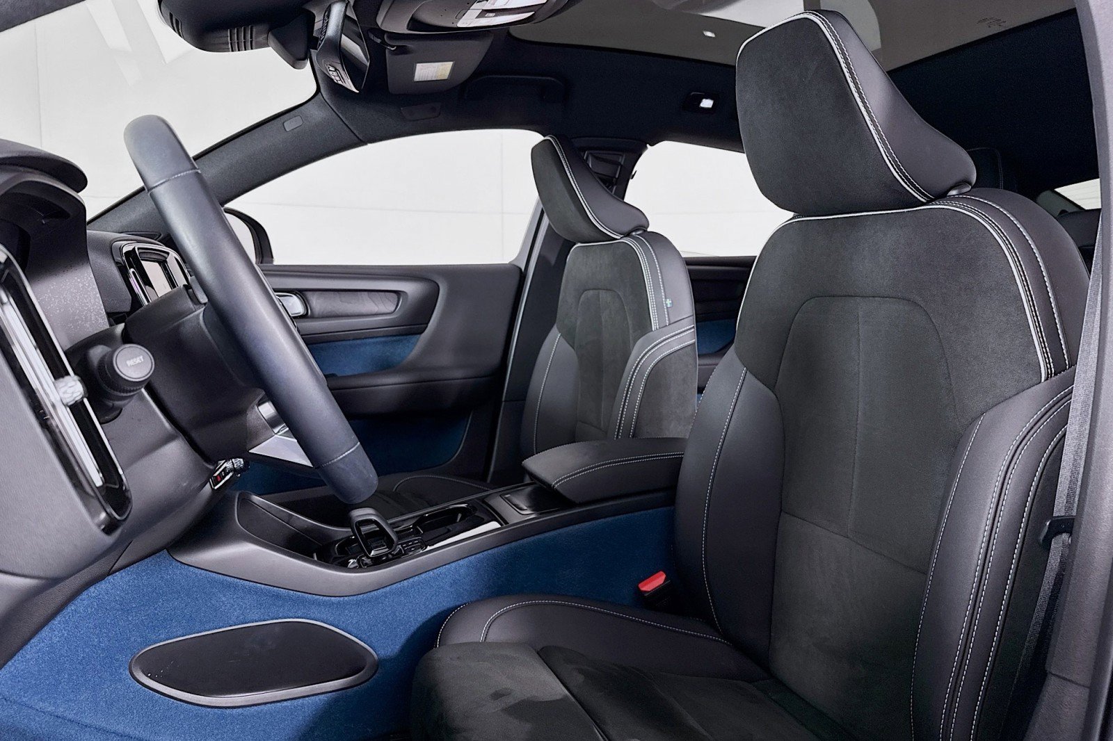 Used 2022 Volvo C40 P8 Recharge Ultimate image 16