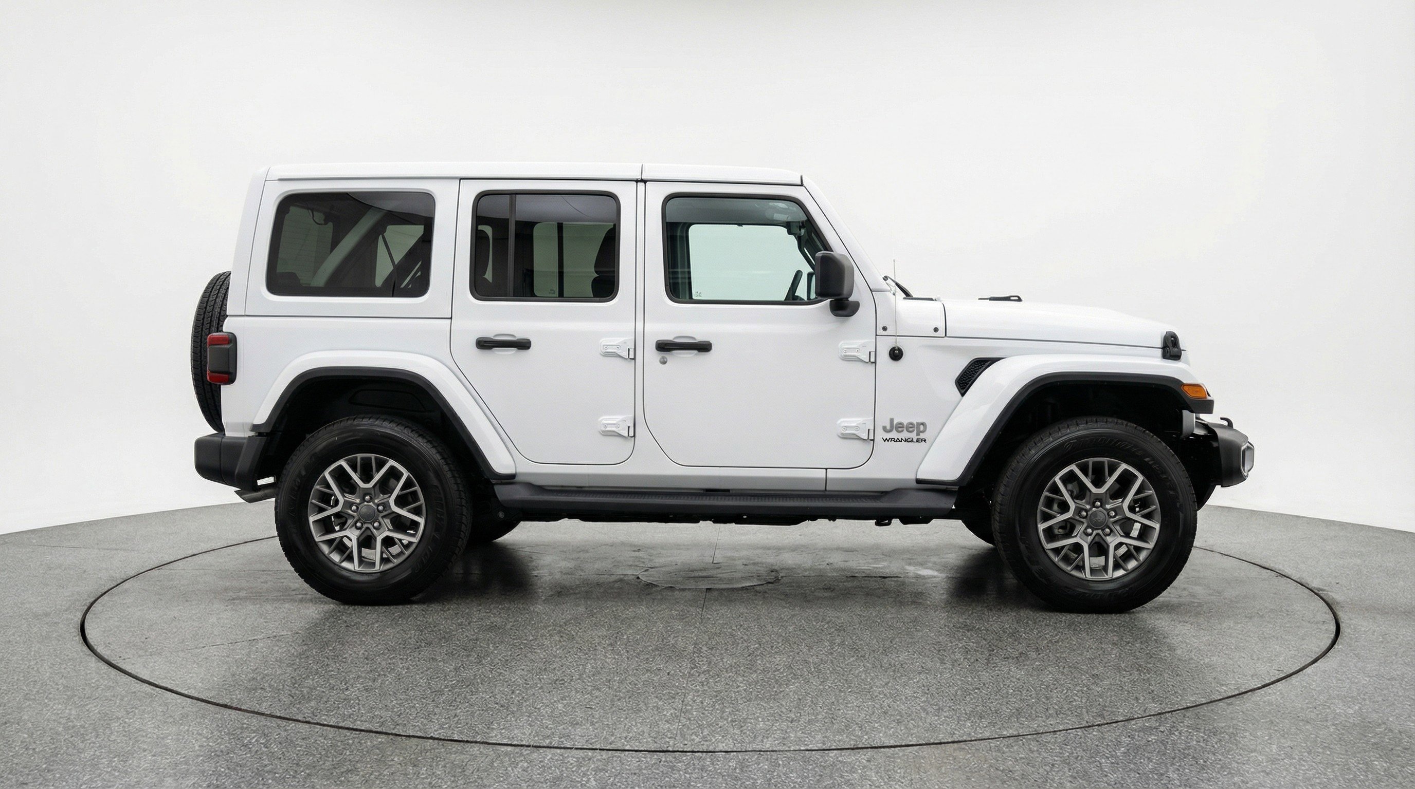 Used 2025 Jeep Wrangler Sahara image 11