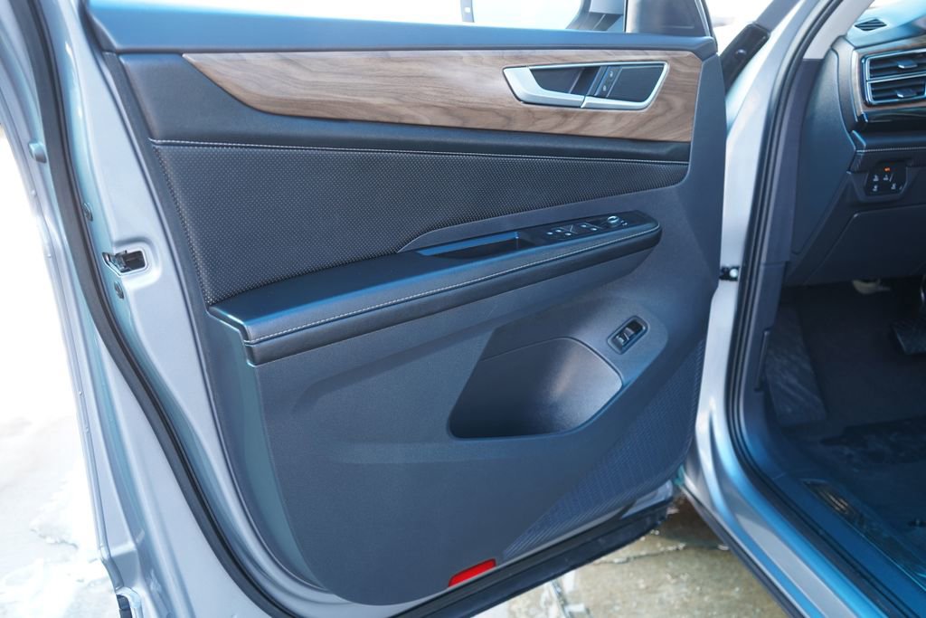 Used 2025 Volkswagen Atlas SE image 14