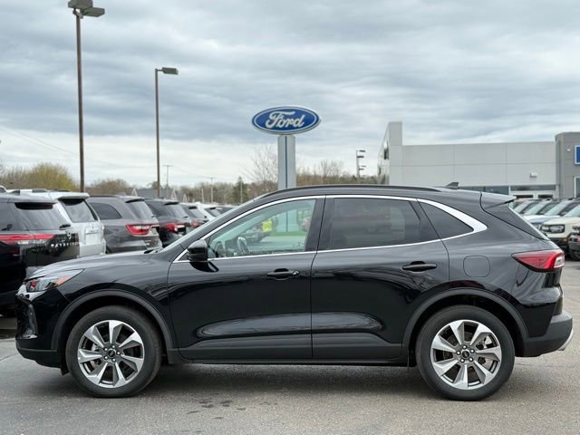 Used 2025 Ford Escape Platinum image 41