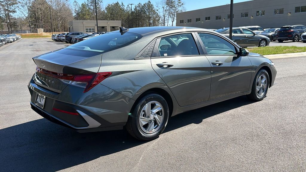 New 2026 Hyundai Elantra SE image 5