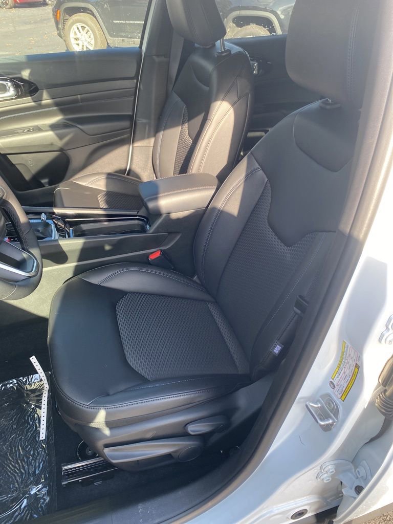 New 2026 Jeep Compass Latitude image 21