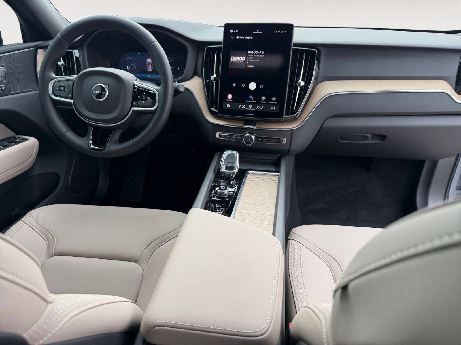 New 2026 Volvo XC60 B5 Plus w/ Protection Package Premier image 10