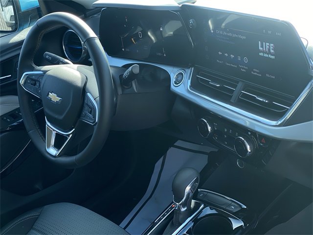 Certified 2025 Chevrolet Trax LT w/ LT Convenience Package image 33