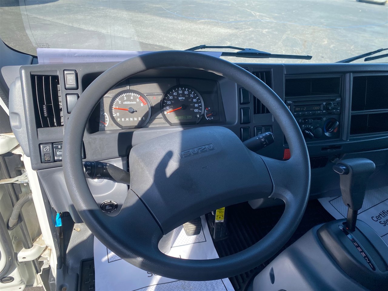 Used 2020 Isuzu NPR image 17