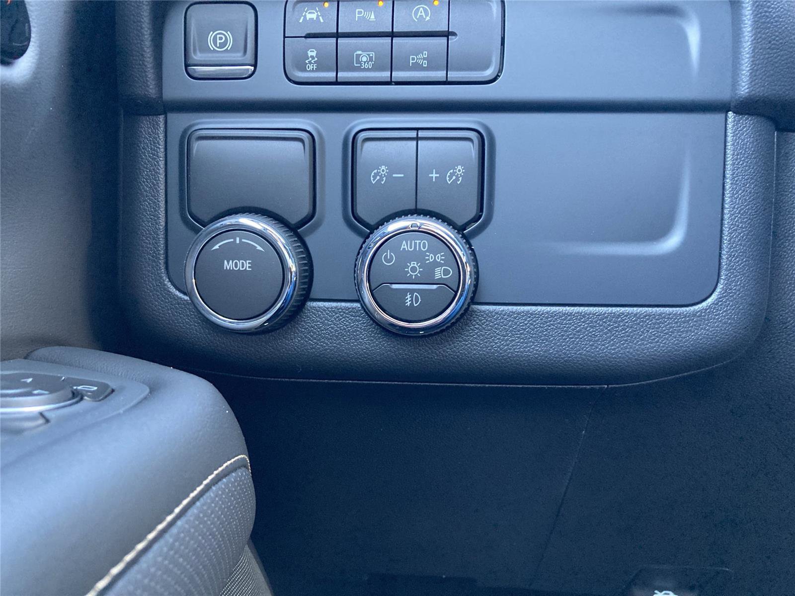 New 2026 Chevrolet Suburban Premier image 18