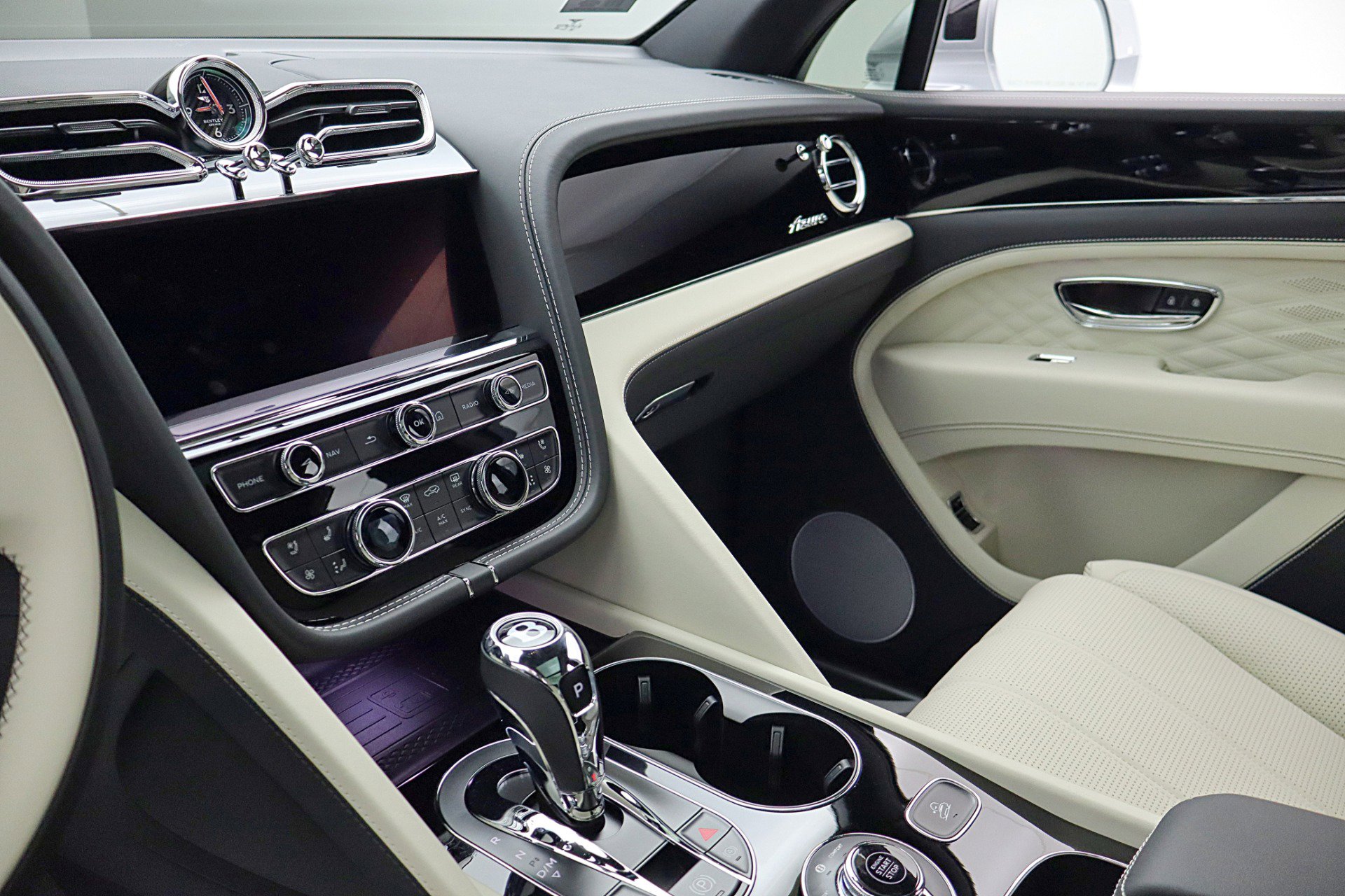 Used 2024 Bentley Bentayga Extended Wheelbase image 31