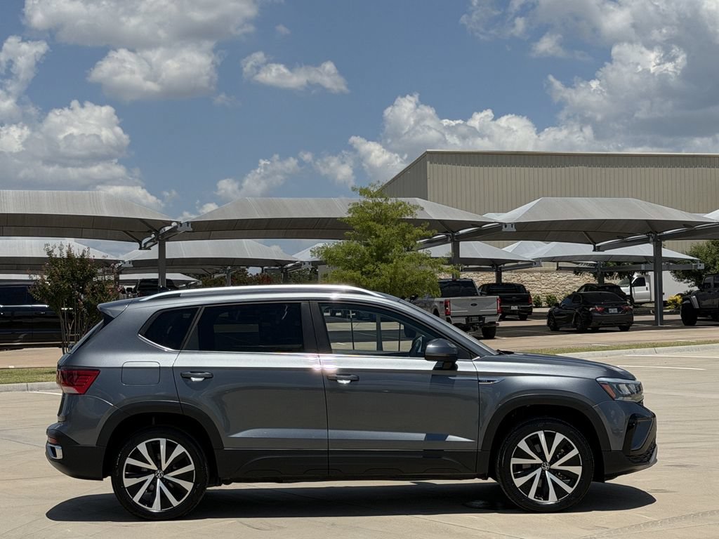 Used 2022 Volkswagen Taos SE w/ IQ.Drive SE Package FWD image 3