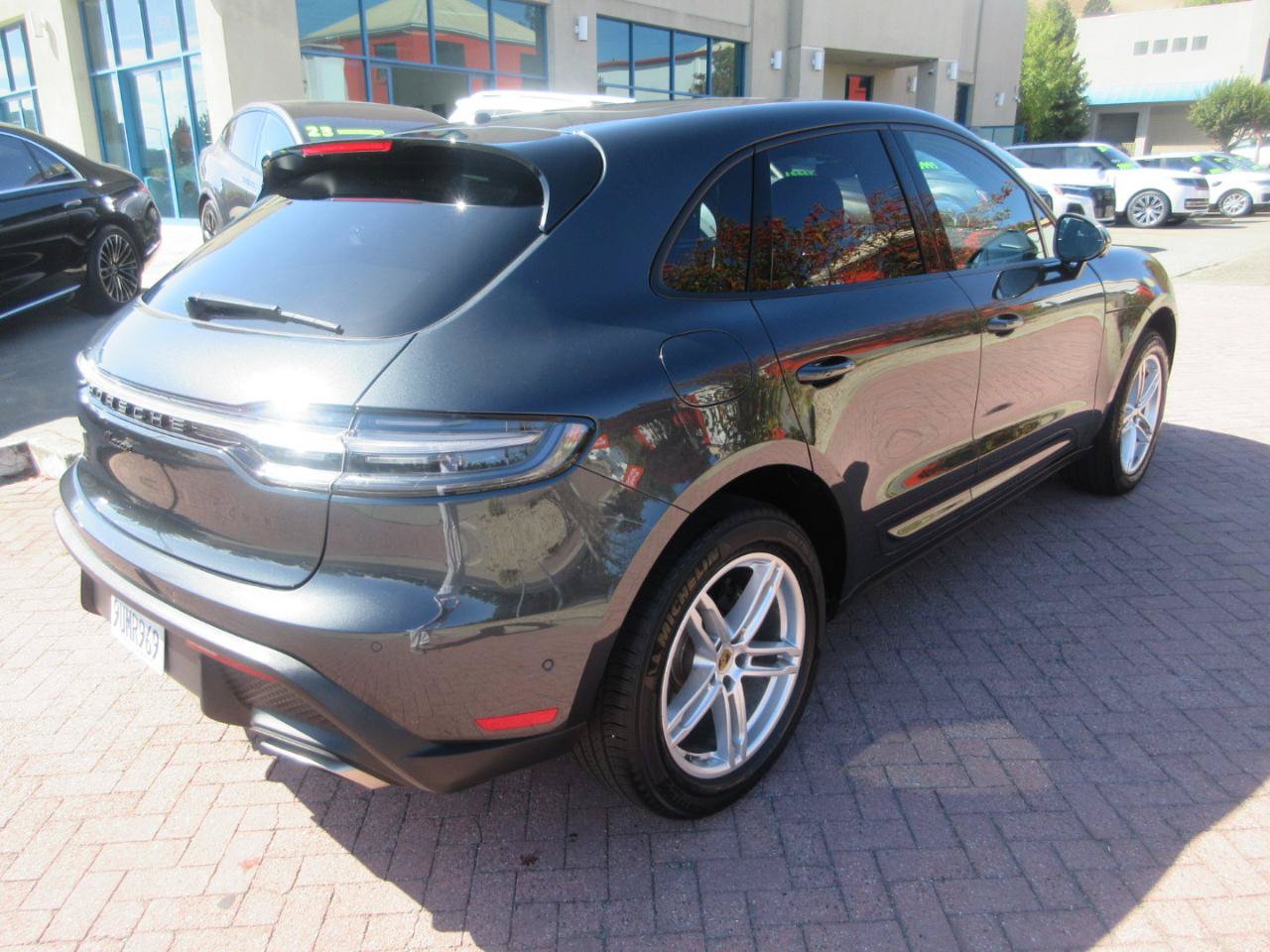 Used 2025 Porsche Macan w/ Premium Package Plus AWD/4WD image 77