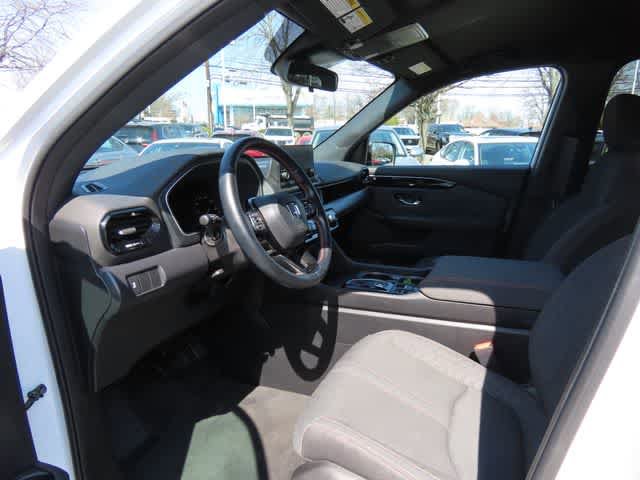Used 2023 Honda Pilot Sport image 2
