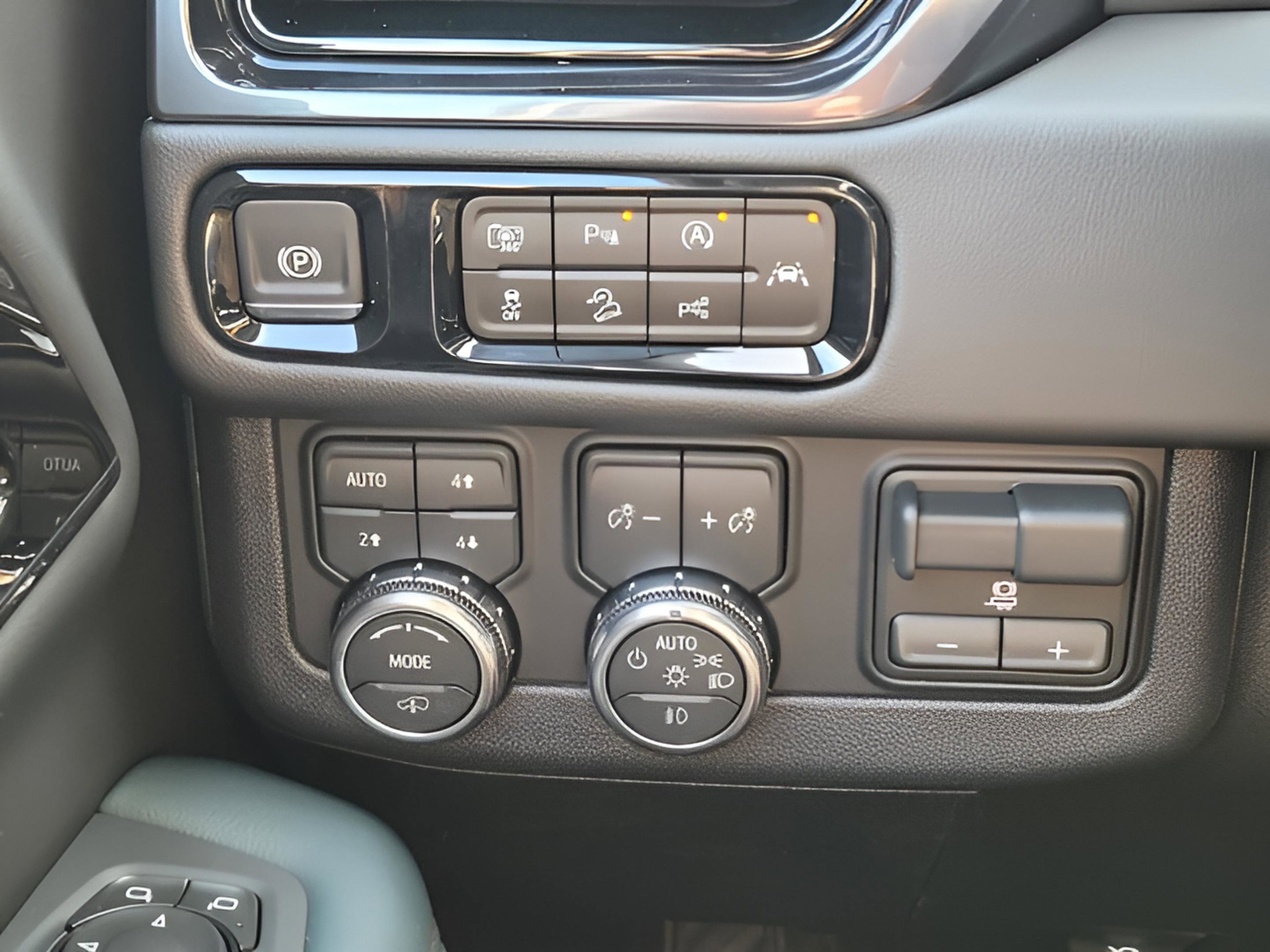 New 2026 GMC Yukon XL AT4 w/ AT4 Premium Plus Package image 23