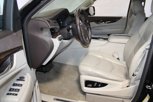 Used 2017 Cadillac Escalade Luxury AWD/4WD image 5