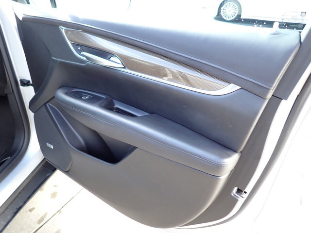 Used 2018 Cadillac XT5 Platinum w/ Driver Assist Package image 13