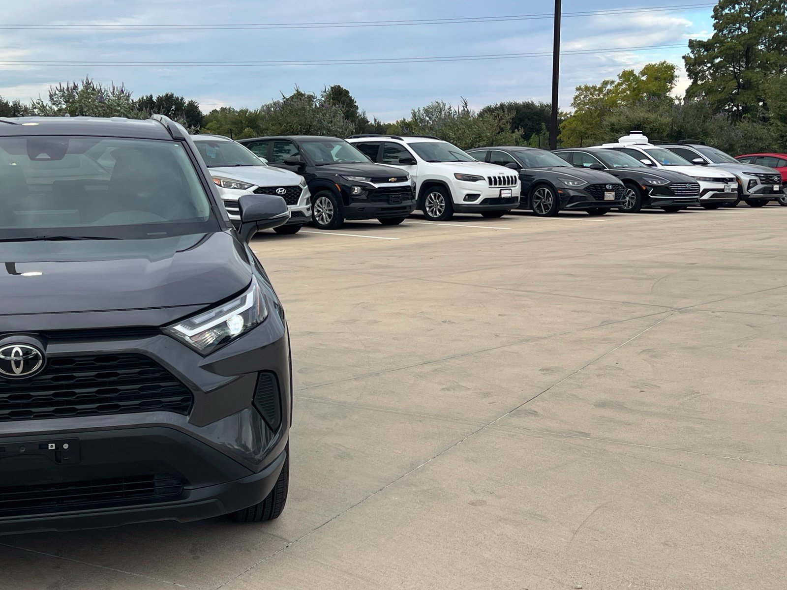 Used 2025 Toyota RAV4 XLE FWD image 3